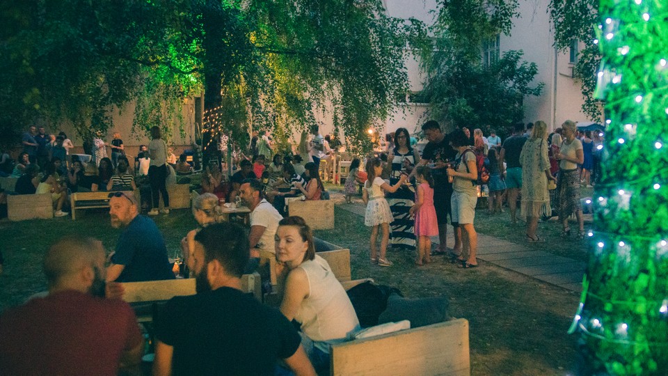 In Da Sofa: Summer Night Kicking