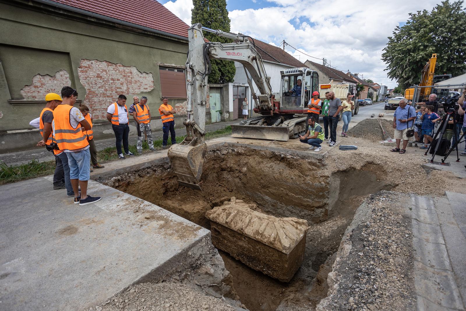 Iskopan rimski sarkofag pronađen u Vinkovcima