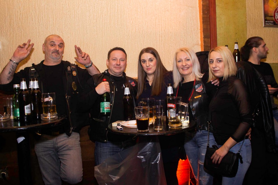 Motoristi partyjali u Balotama uz svirku uživo grupe Lucky day