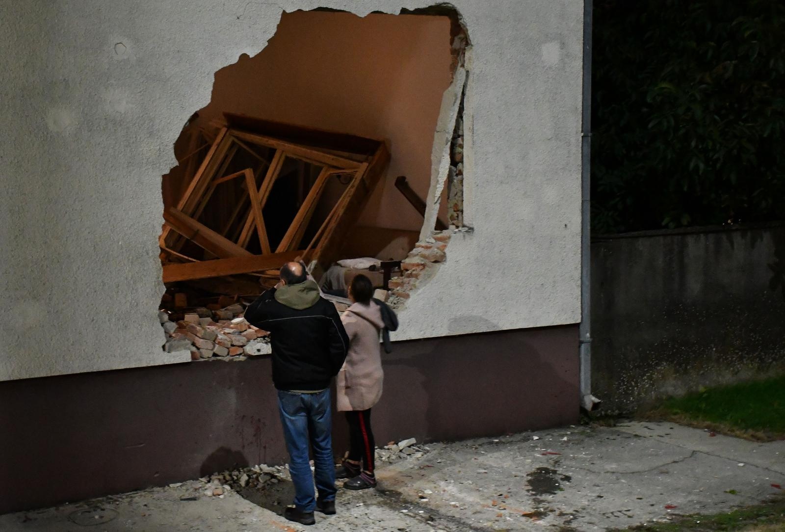 Nova Gradiška: Autom se zabio u obiteljsku kuću i poginuo
