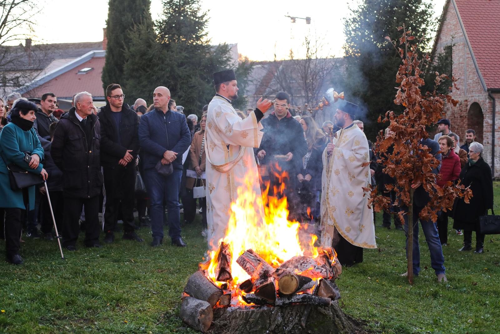 Paljenje Badnjaka u Osijeku Paljenje Badnjaka u Osijeku
