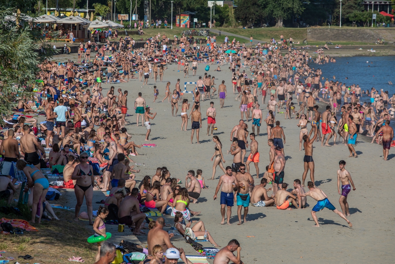 Tisuće Osječana spas od vrućina potražili na Kopiki