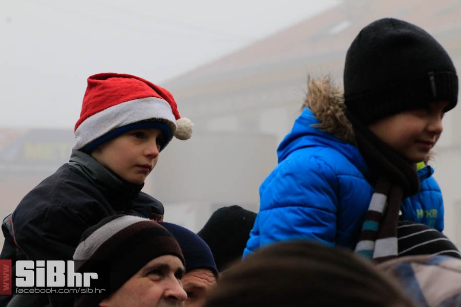 djed_mraz_kamion_osijek_bozic_3
