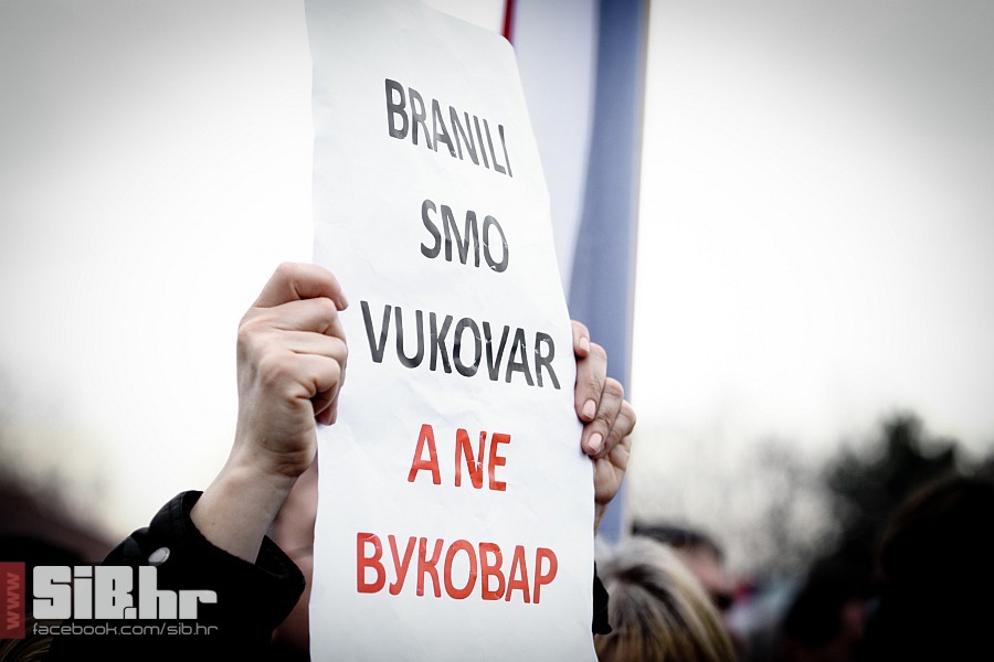 vukovar_prosvjed_protiv_cirilic