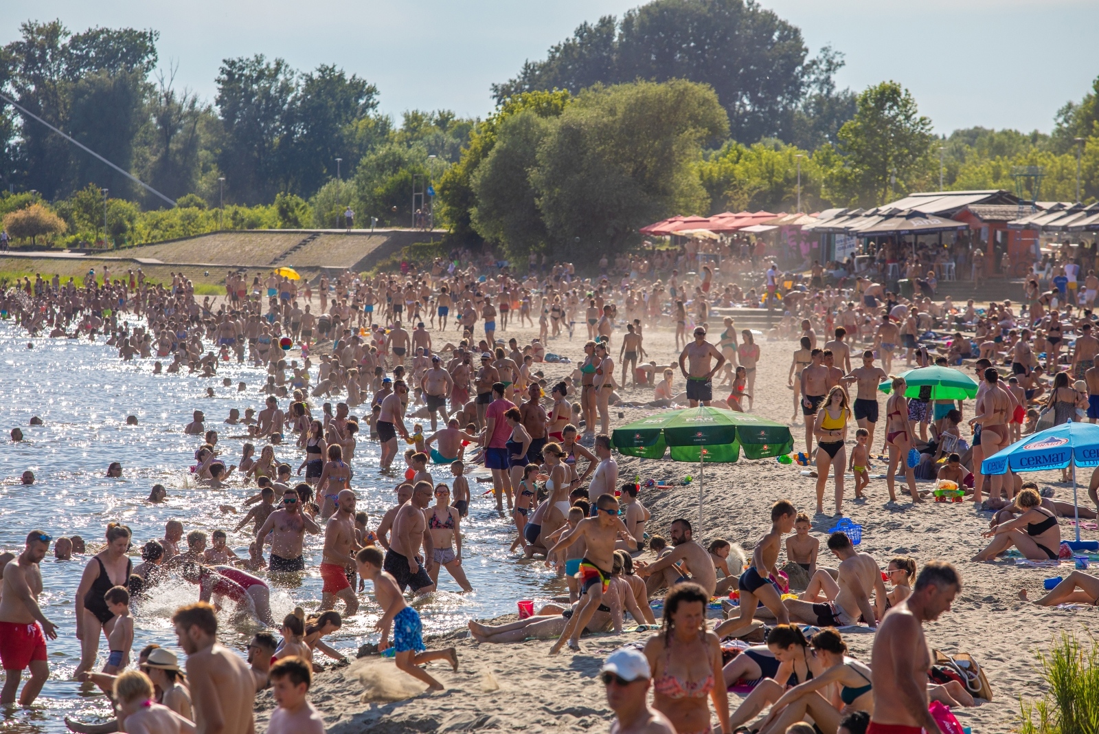 Tisuće Osječana spas od vrućina potražili na Kopiki