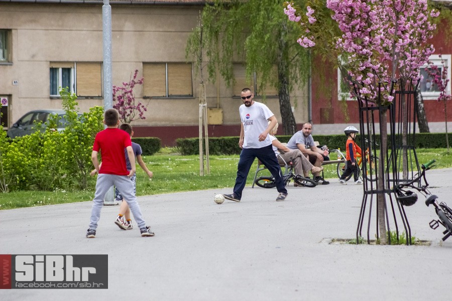 osjecani_u_setnji_gradom_2 osjecani_u_setnji_gradom_2