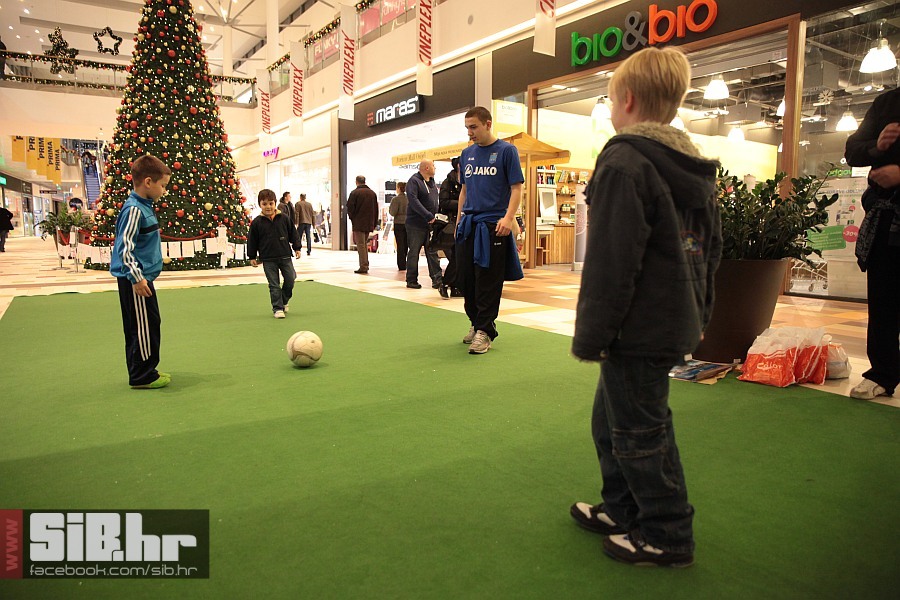 juniori_nkos_u_avenuemallu_2812 juniori_nkos_u_avenuemallu_2812