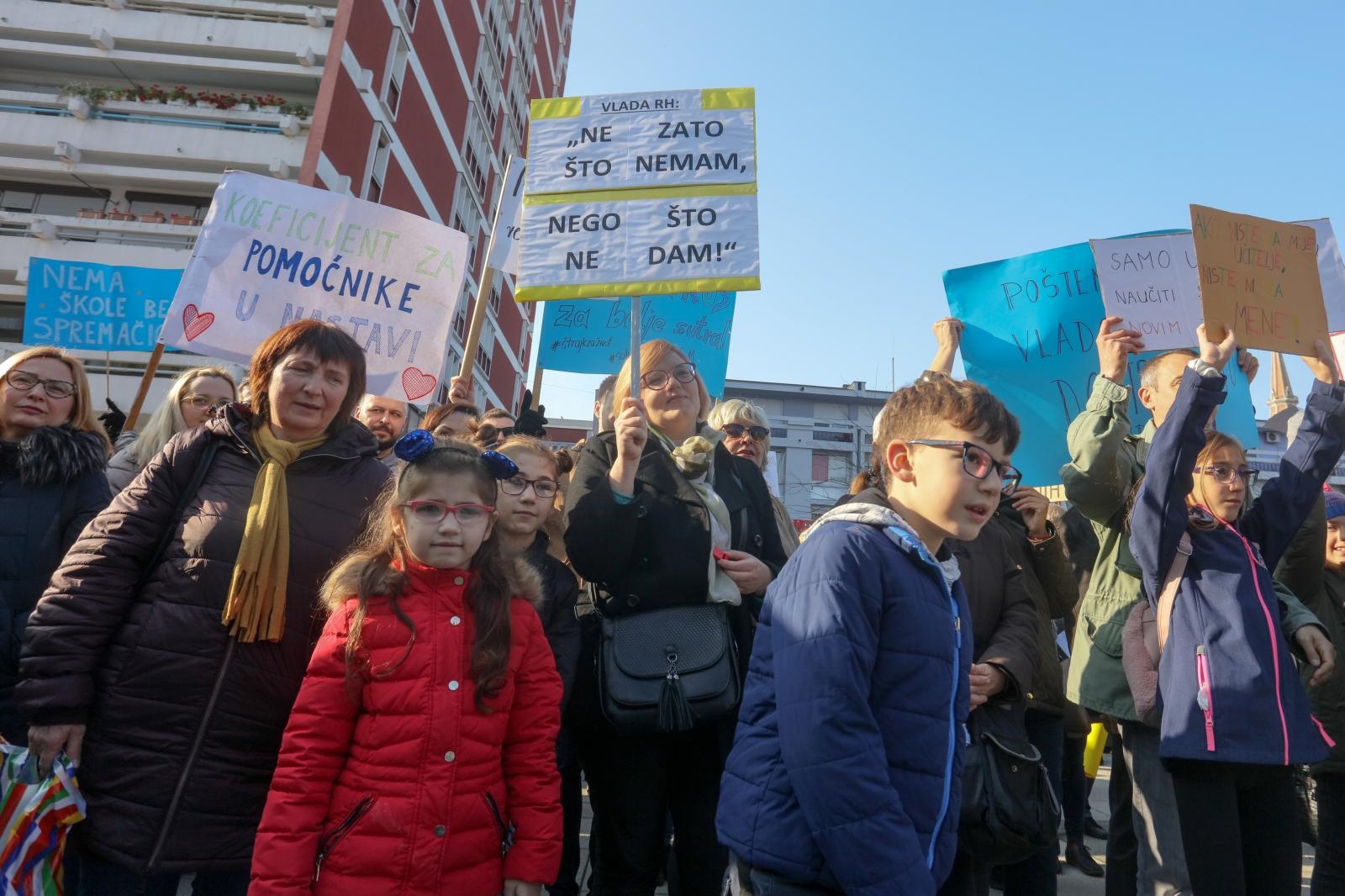 Osječani pružili podršku prosvjetarima