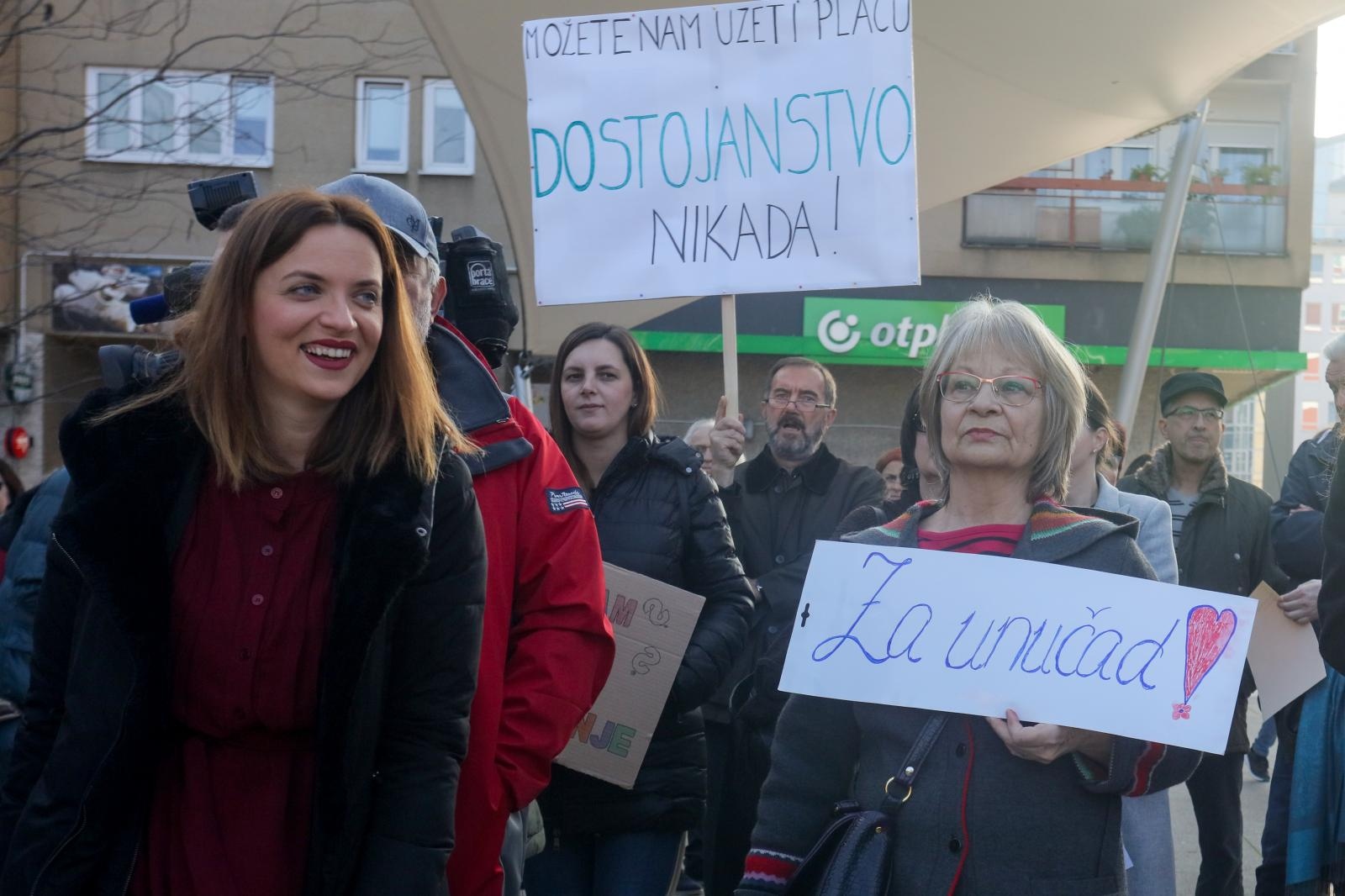 Osječani pružili podršku prosvjetarima