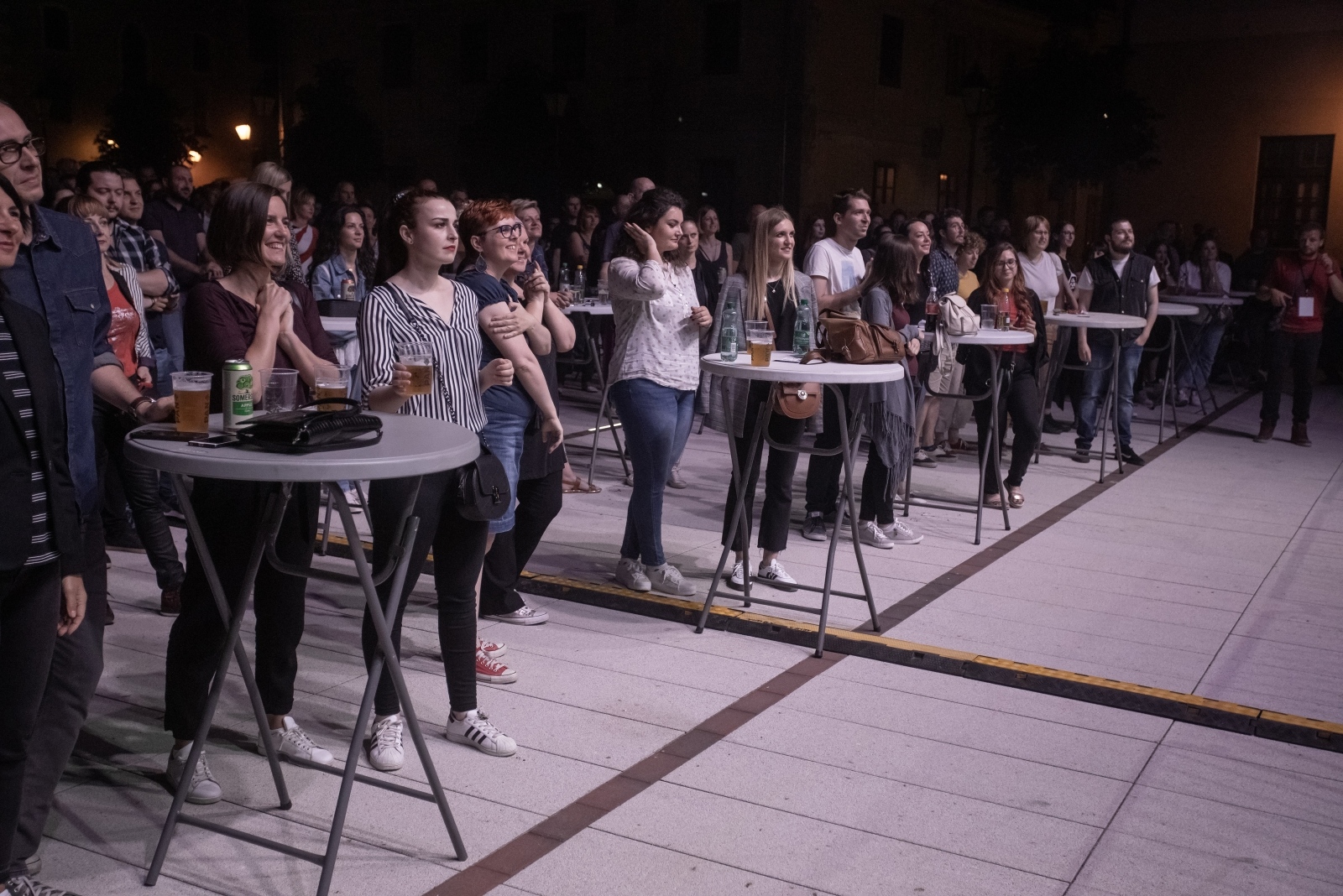 Urban raspjevao legice i lege