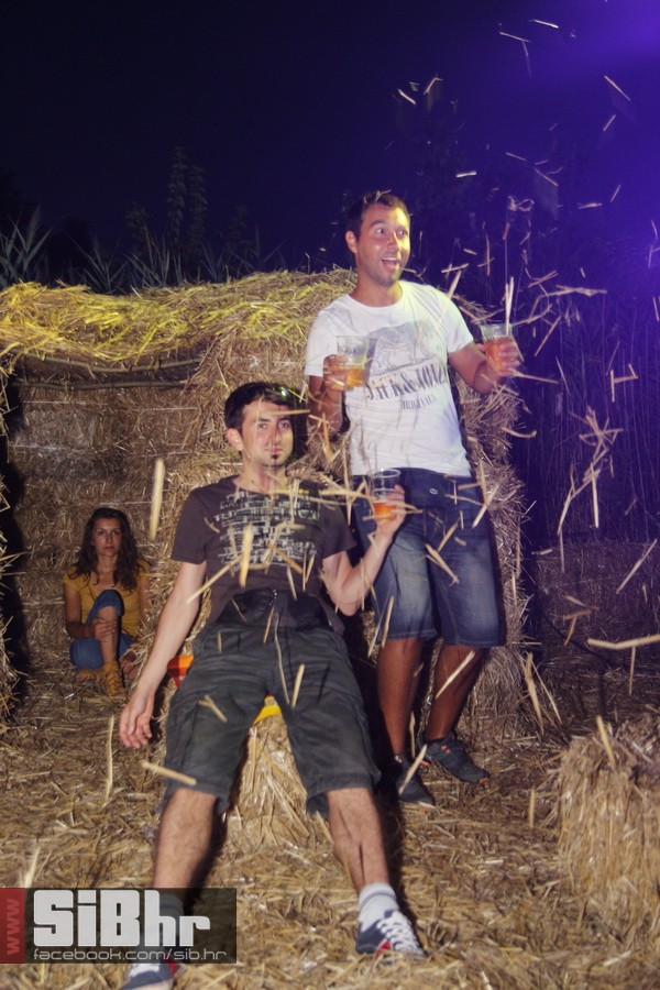 slama_dan_drugi_SiBhr_110 slama_dan_drugi_SiBhr_110