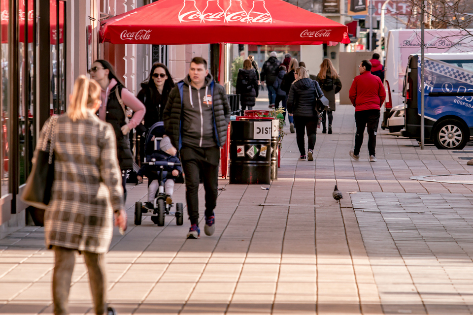 Osječane korona još nije uplašila – promenada puna šetača