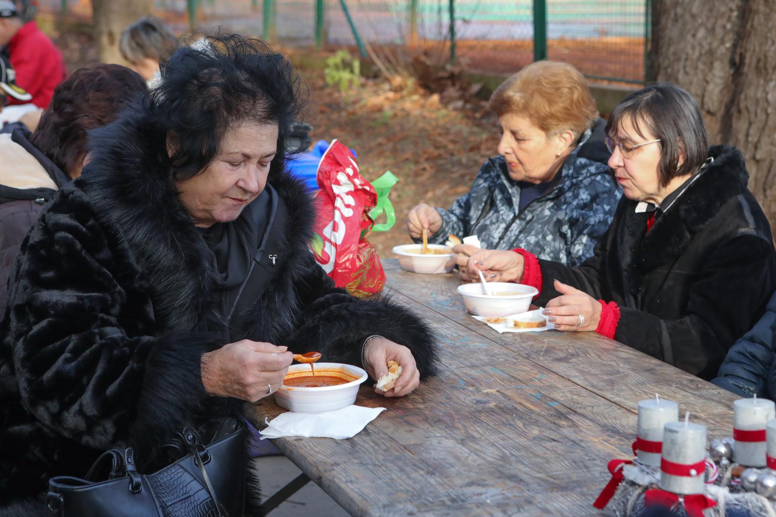 Blagdanska podjela fiša u Perivoj kralja Tomislava Blagdanska podjela fiša u Perivoj kralja Tomislava