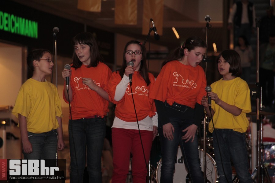 down_avenue_mall__2014_14