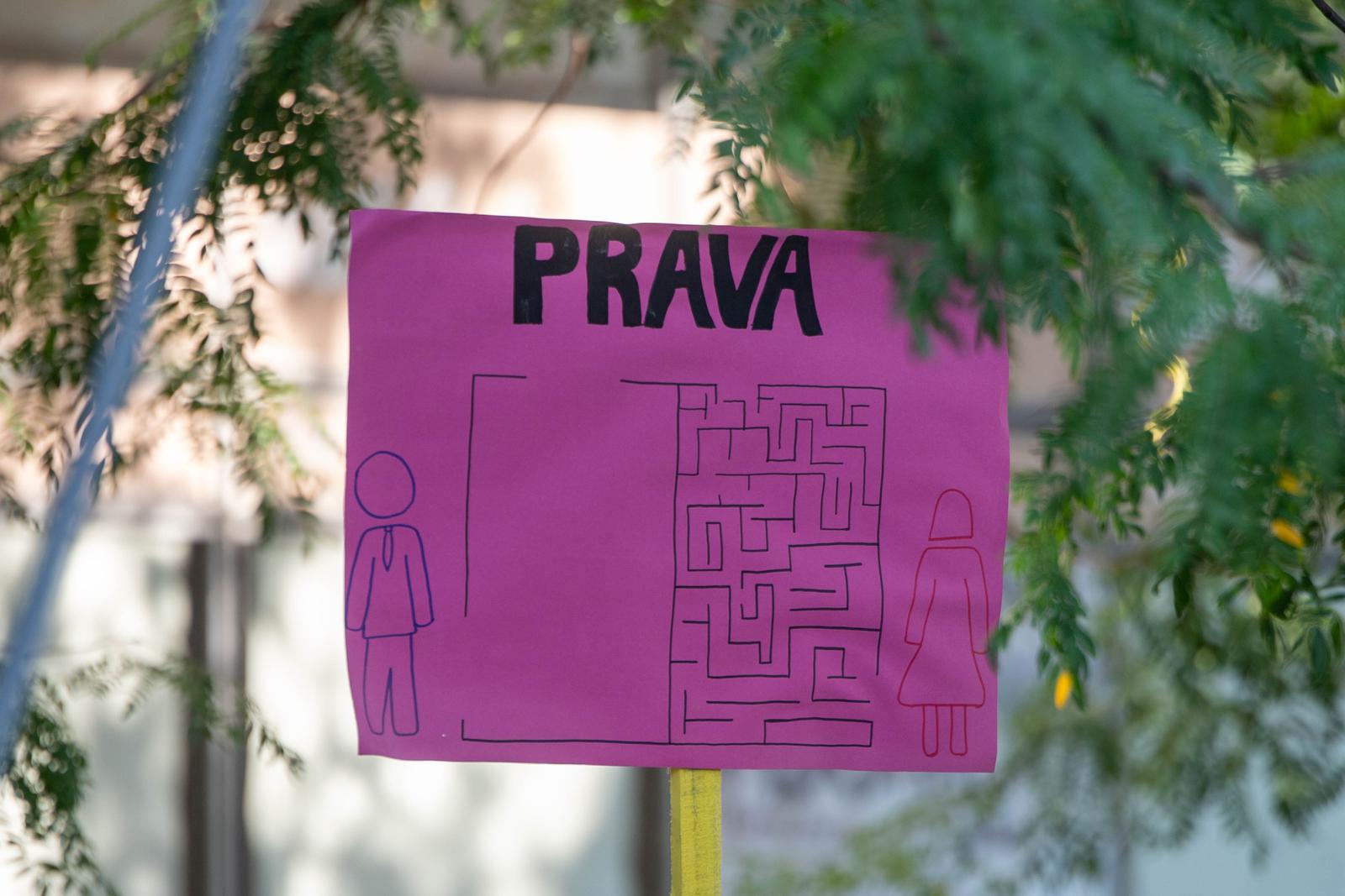 Održana javna akcija ”Sigurnost žena je odgovornost države” na Trgu slobode