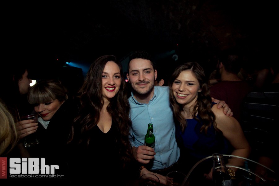 jole_outside_11