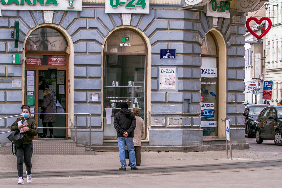 Prošetali smo središtem Osijeka i provjerili kako se Osječani pridržavaju antikorona mjera