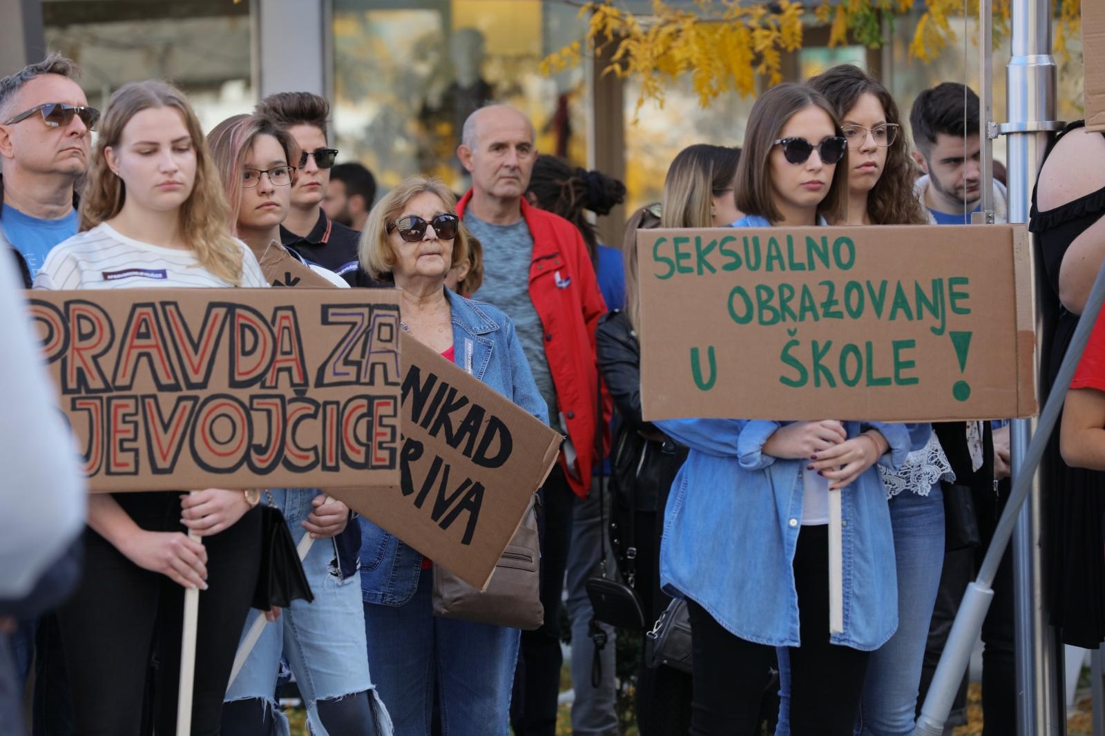 U Osijeku održan prosvjed “Pravda za djevojčice”