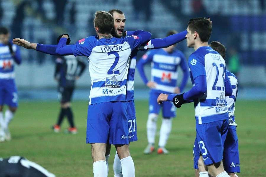 PXL_051218_22910603-900×599