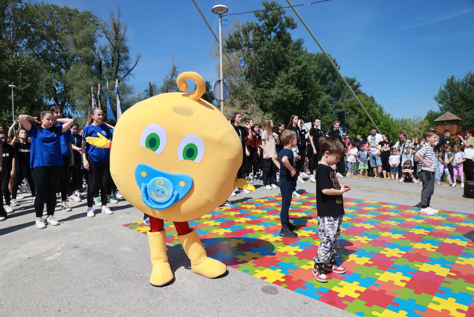 Osječani plešu u rim-tim-tagi-dim ritmu kod Pješačkog mosta