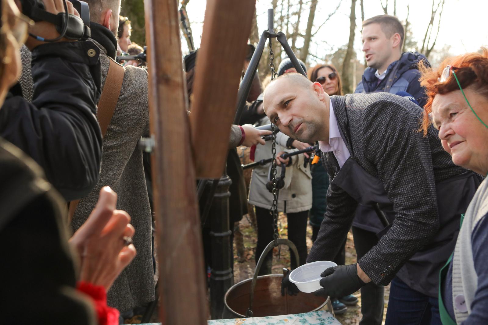 Blagdanska podjela fiša u Perivoj kralja Tomislava Blagdanska podjela fiša u Perivoj kralja Tomislava