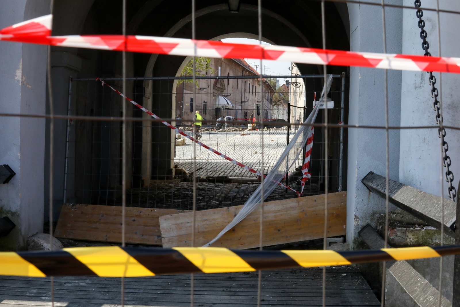 U tijeku radovi na rekonstrukciji Tvrđe, od danas zabranjen promet za automobile