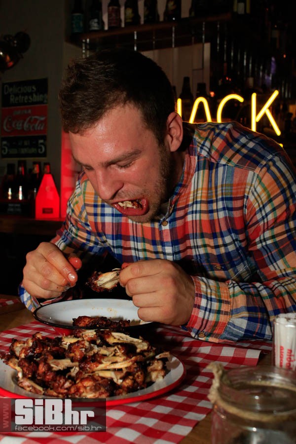 chicken_fight_AmericanBarDollar