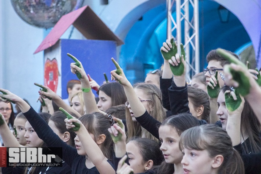 transgeneracijski_party_tvrdja_