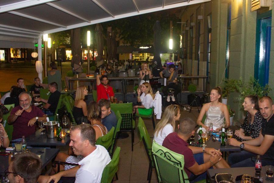Još jedna odlična glazbena večer na terasi ’22-ojke’