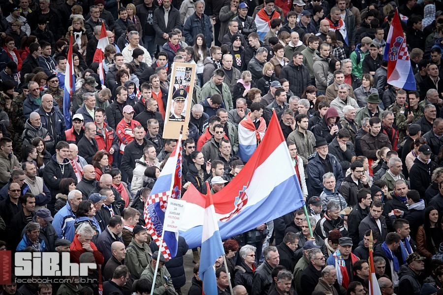 vukovar_prosvjed_protiv_cirilic