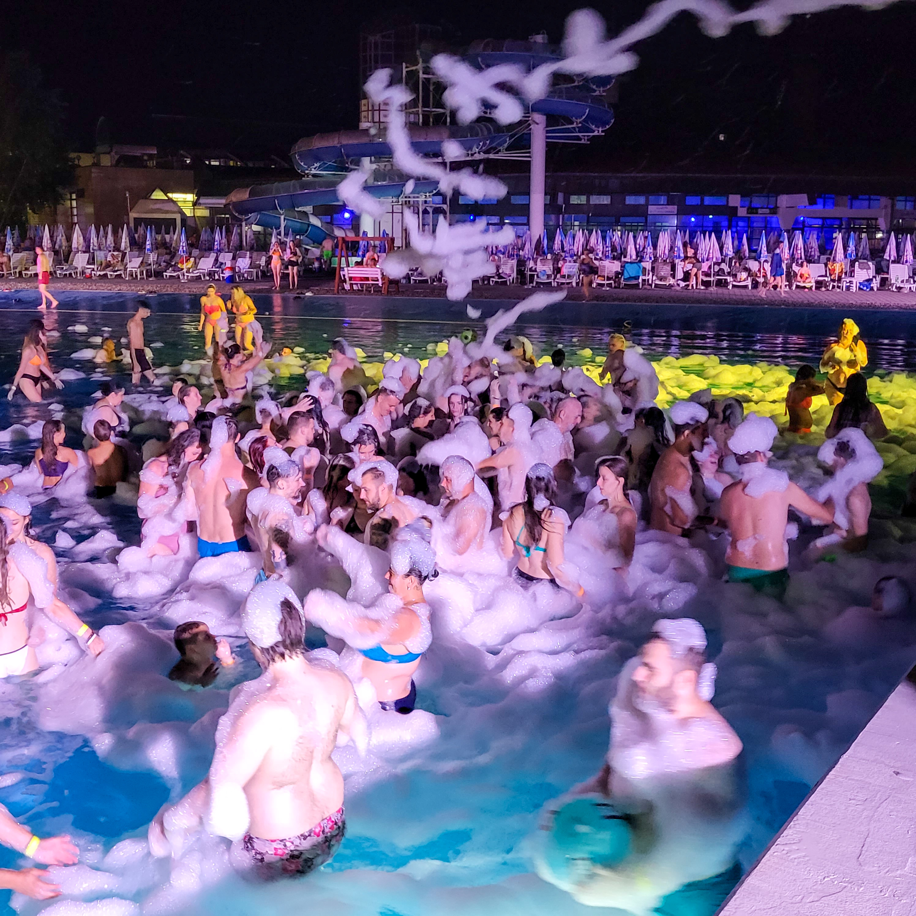 Pjena party u Bizovačkim toplicama Pjena party u Bizovačkim toplicama