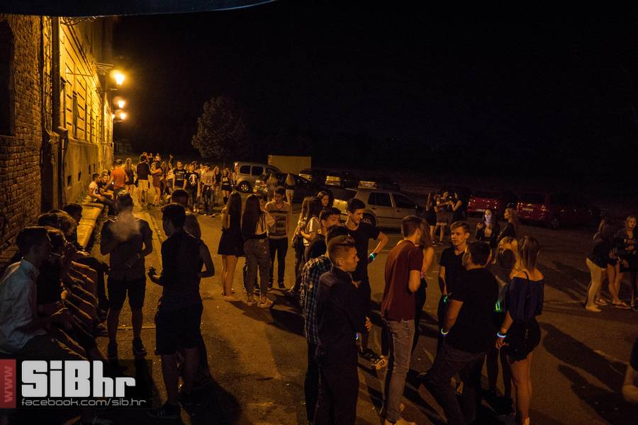 reunion_outside_2
