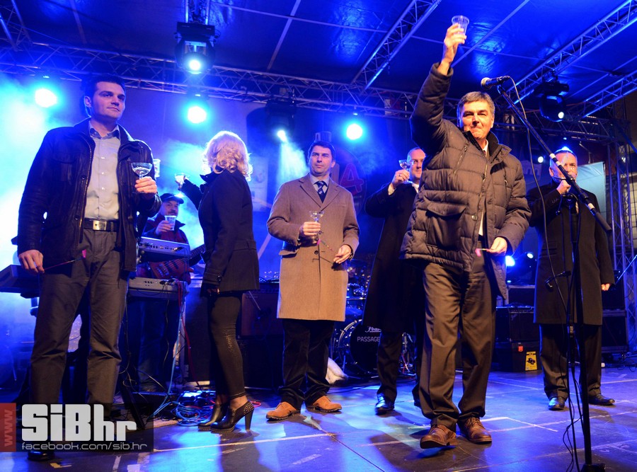 docek_nove_godine_trg_i_club_si docek_nove_godine_trg_i_club_si