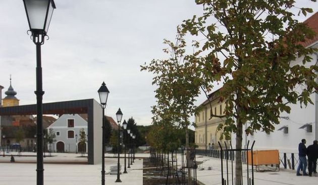 Osijek, 3.10.2019. – Trg Vatroslava Lisinskog pred otvorenje