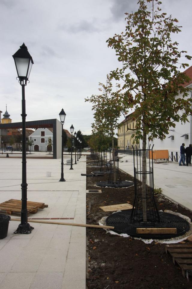 Osijek, 3.10.2019. – Trg Vatroslava Lisinskog pred otvorenje