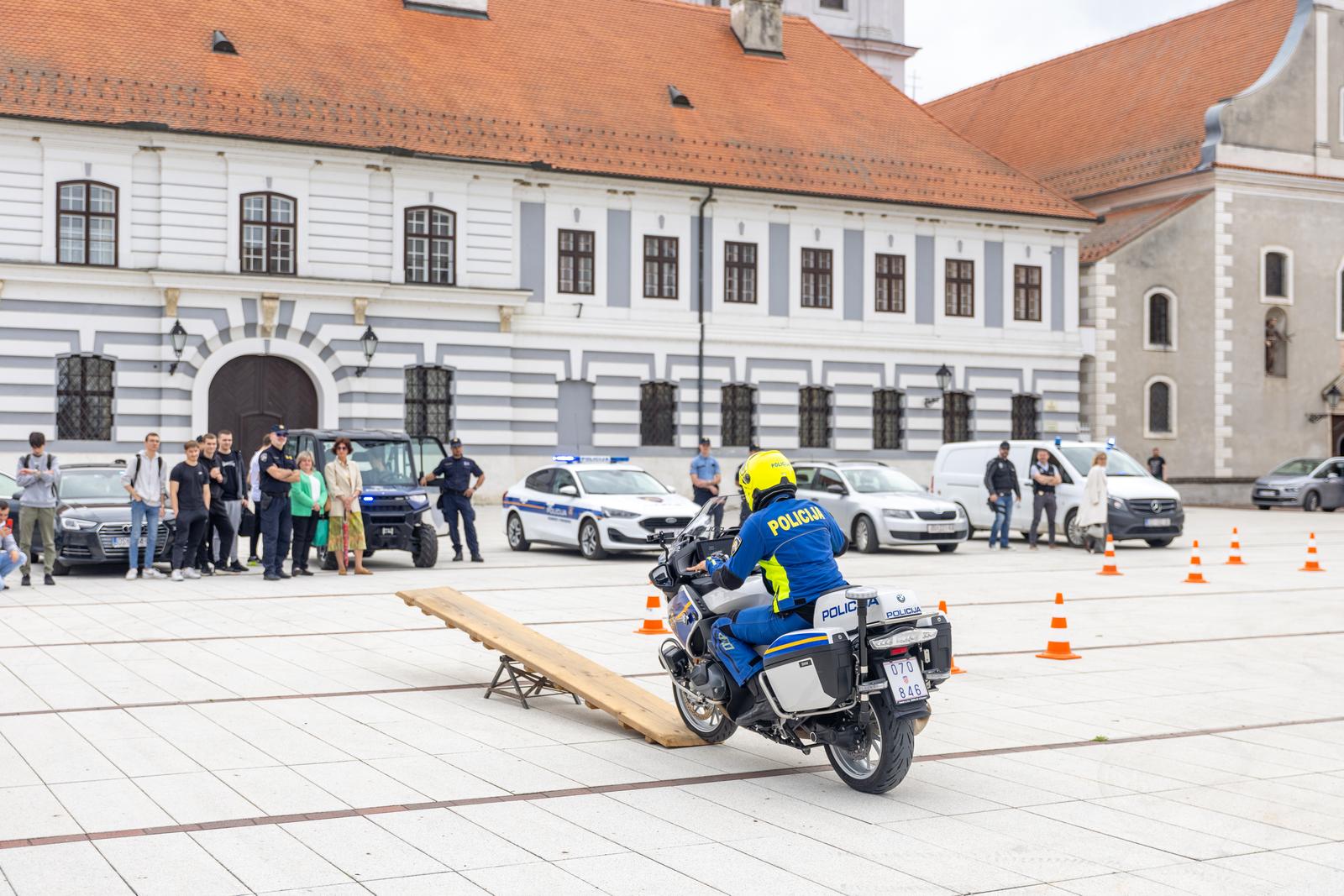 Pokazne policijske vježbe