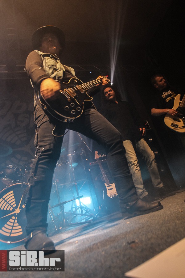 opca_opasnost_slavija_04042013_