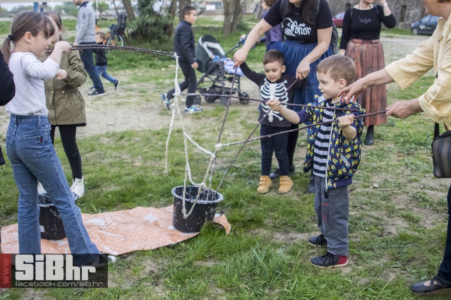 transgeneracijski_party_tvrdja_