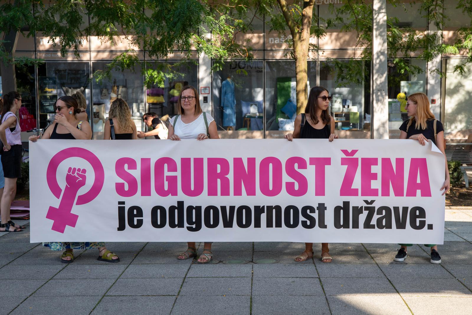 Održana javna akcija ”Sigurnost žena je odgovornost države” na Trgu slobode