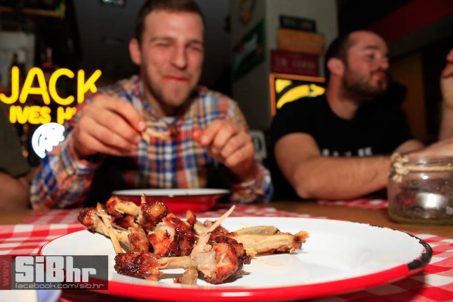 chicken_fight_AmericanBarDollar