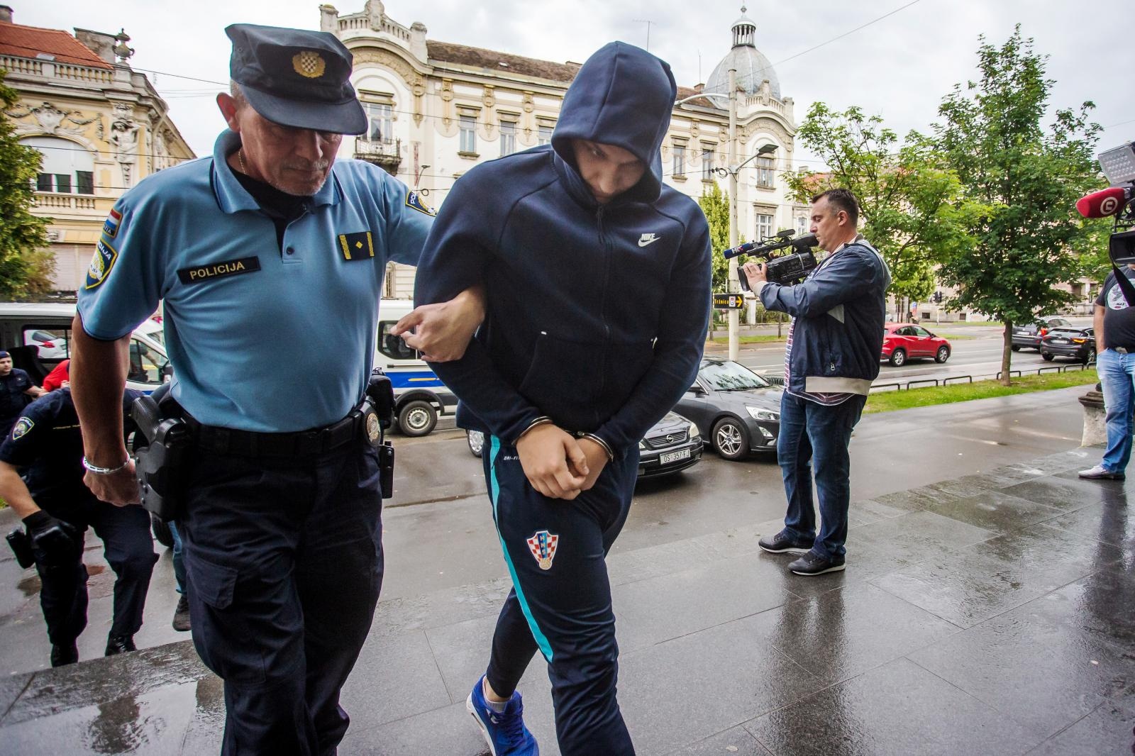 Privođenje dilera na Županijski sud u Osijeku