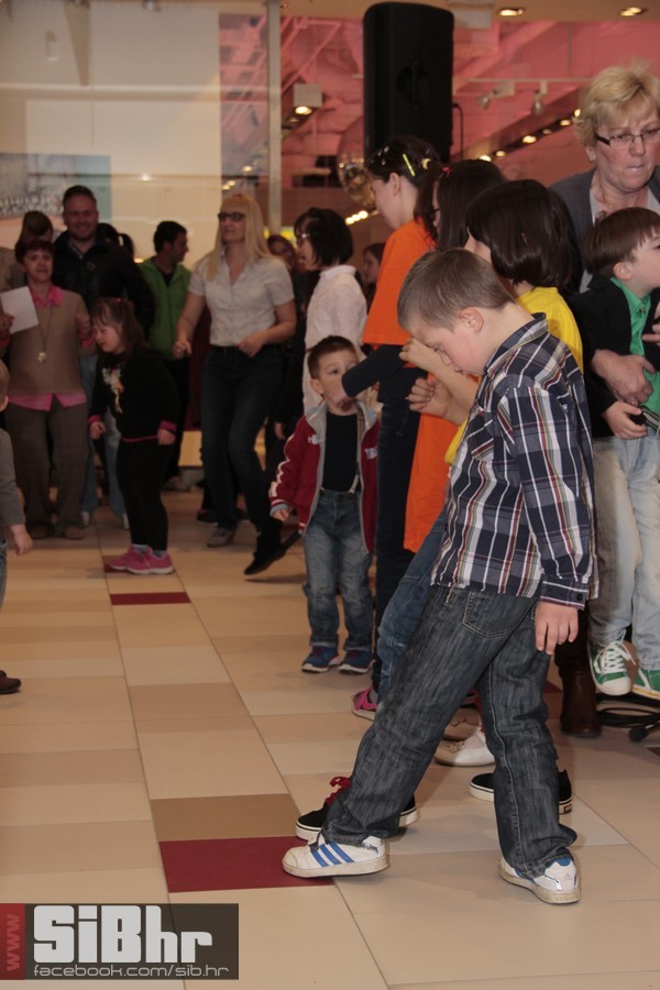 down_avenue_mall__2014_06