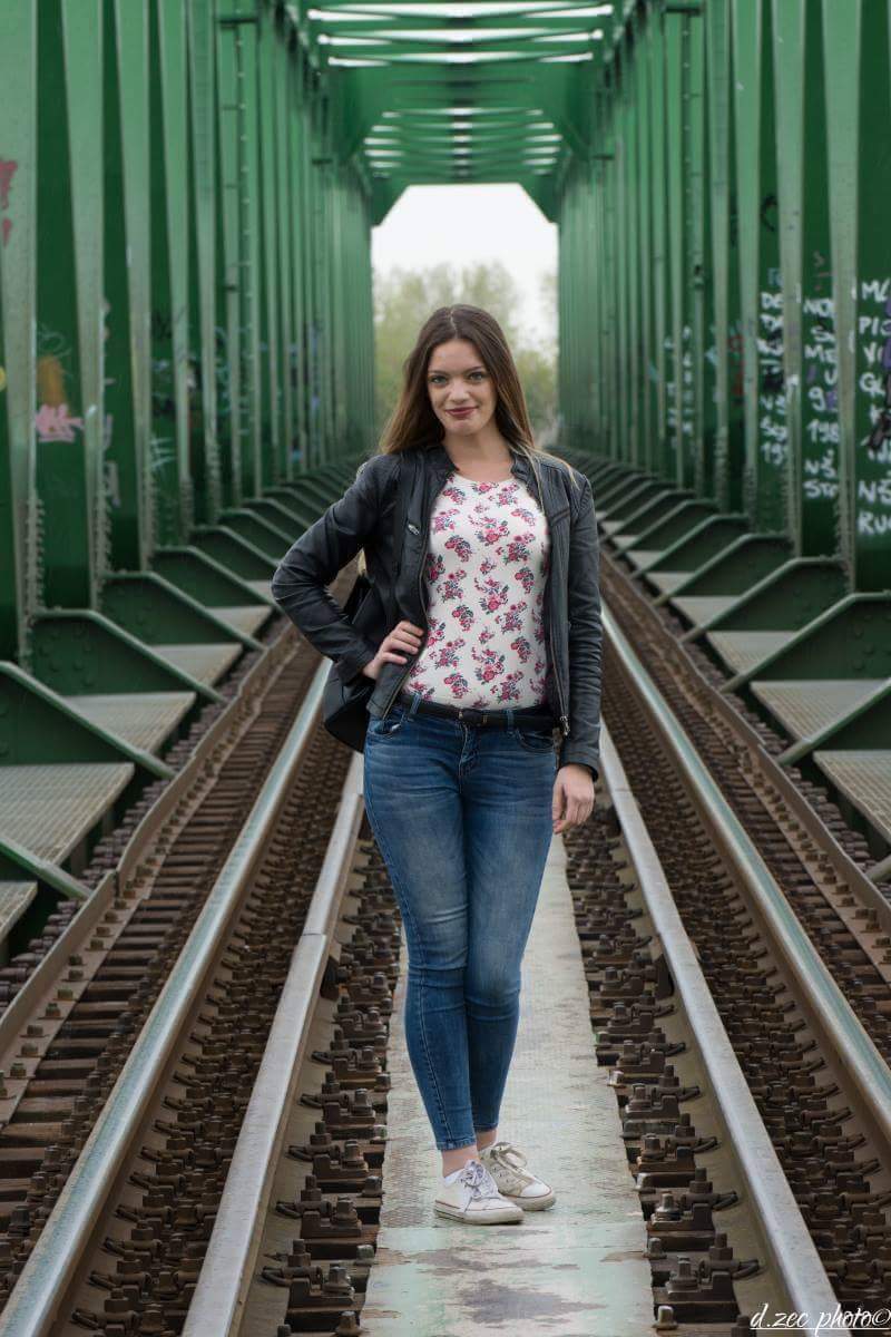 received_1466441280087299