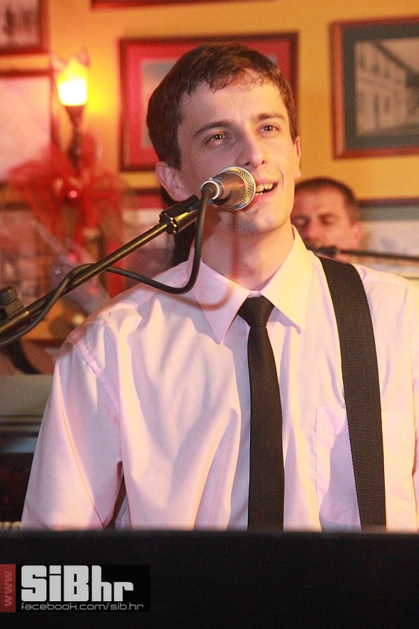 nocni_zivot_OldBridgePub_040120