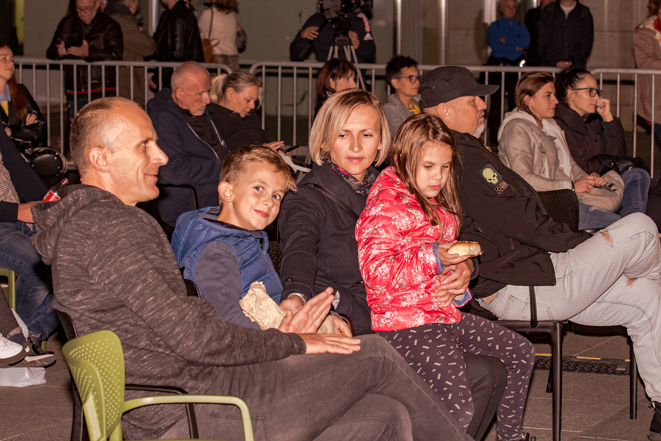 Uređivanje galerije: Mile Kekin trio rasplesao Osječane u Novoj rupi