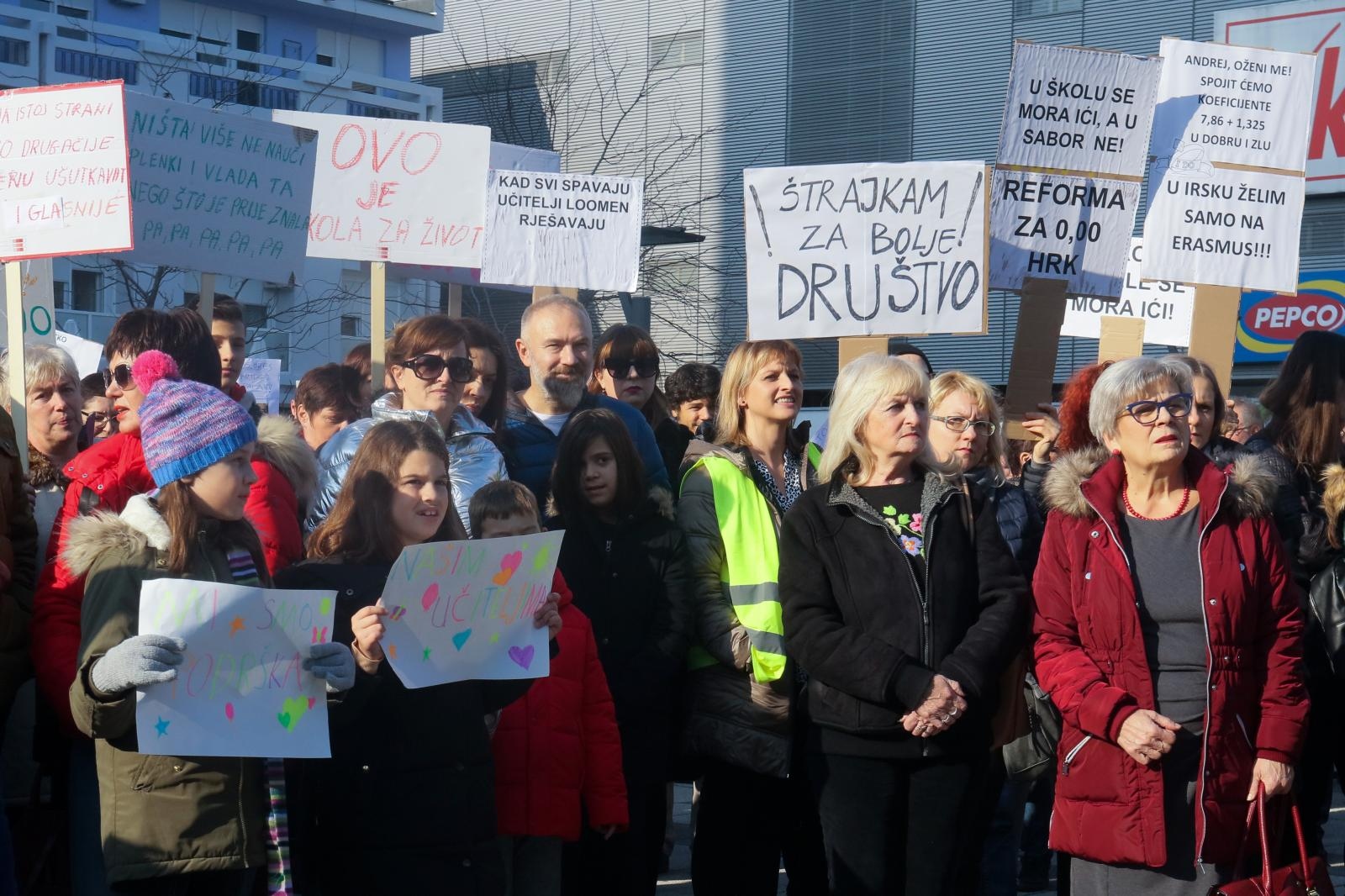 Osječani pružili podršku prosvjetarima