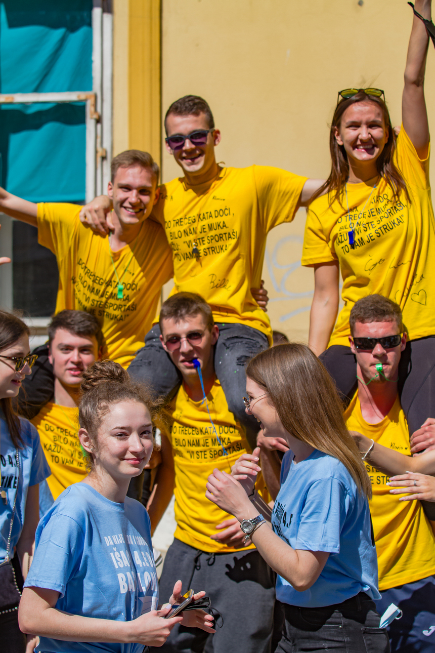 Maturanti slavili po Osijeku Maturanti slavili po Osijeku