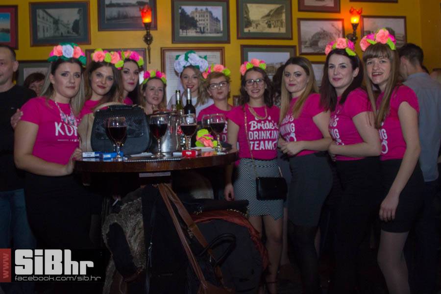 OldBridgePub_osijek_1