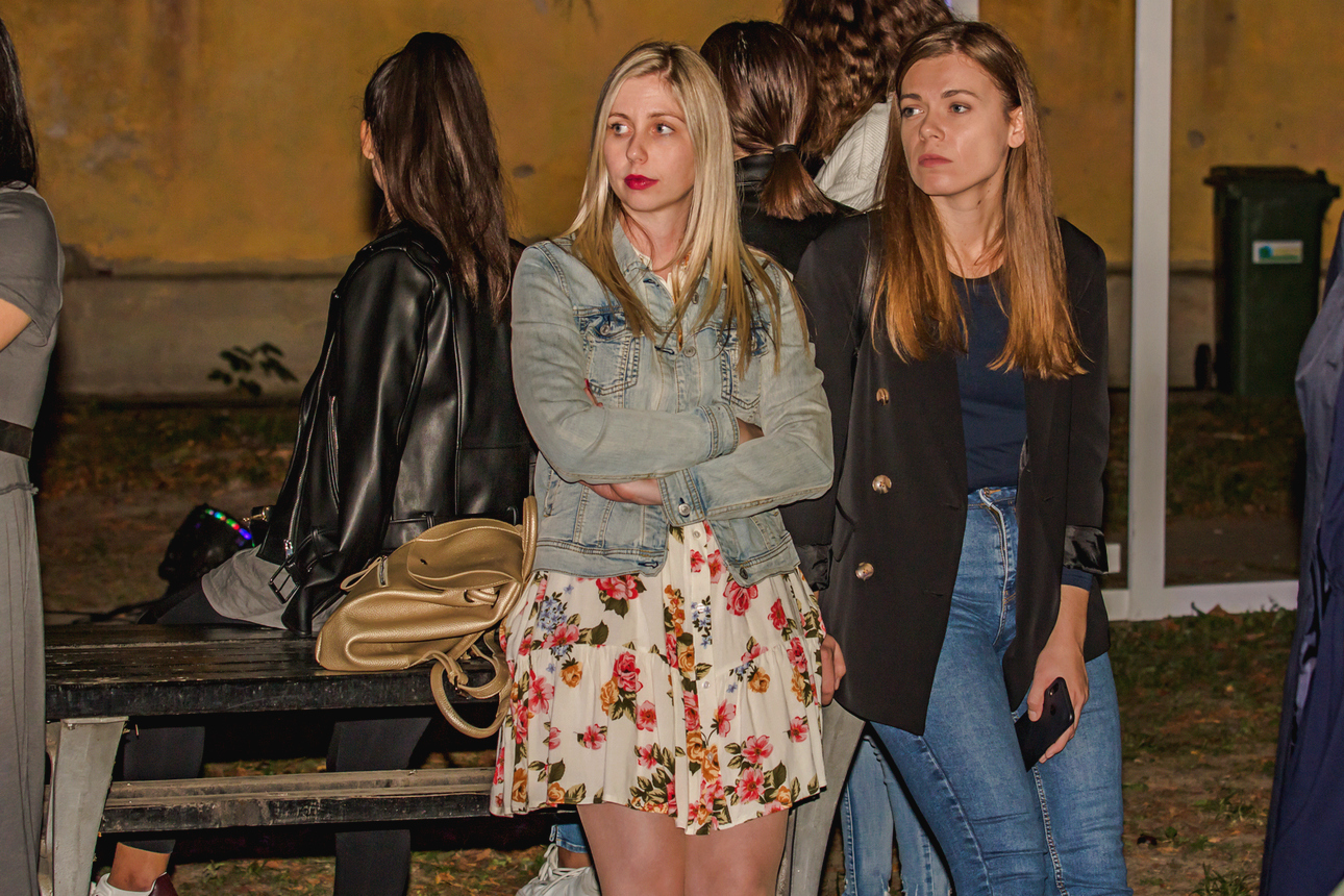 Osijek, 3.10.2020. – Jučer je u Osijeku počeo drugi HeadOnEast festival. Cijeal Tvrđa pretvorial se u šarenu festivalsku pozornicu s brojnim zanimljivim sadržajima. Kako je bilo prve večeri pogledajte u našoj velikoj fotogaleriji [HeadOnEast 2020.]
