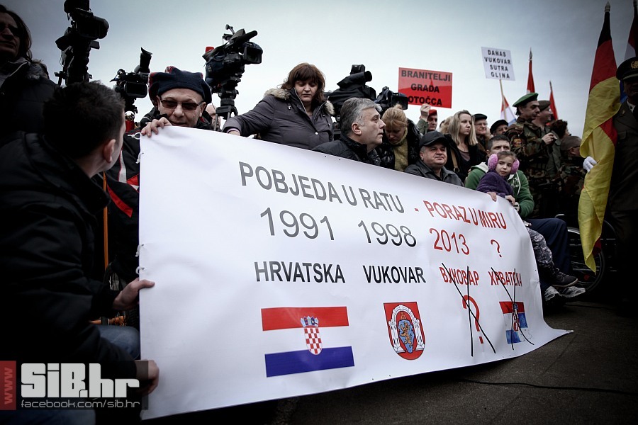 vukovar_prosvjed_protiv_cirilic